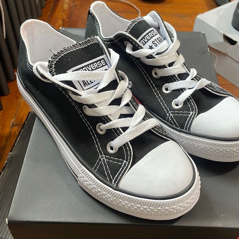 Converse Chuck Taylor All star Black and white Shoes Size 6